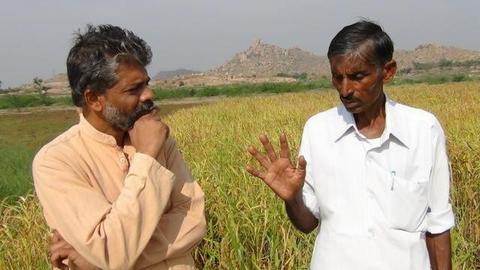 Farmer with Dinesh in Earth360 at his farm